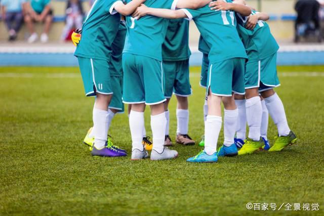 偶然街拍透露首富遗孀去世后迟重瑞的真实生活